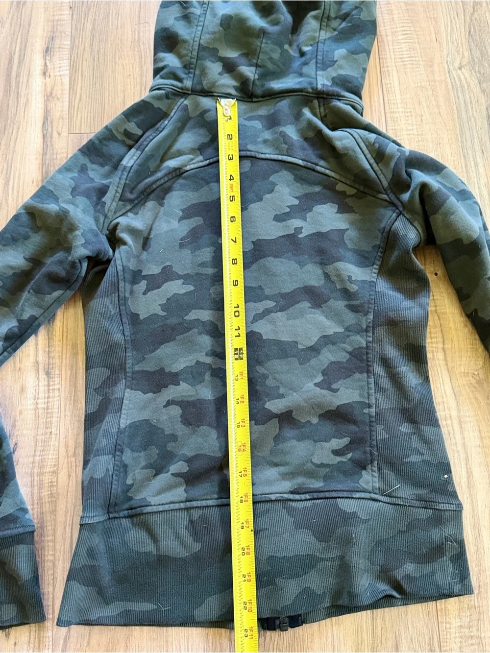 Lululemon Camo full-zip Scuba Hoodie – Size 6